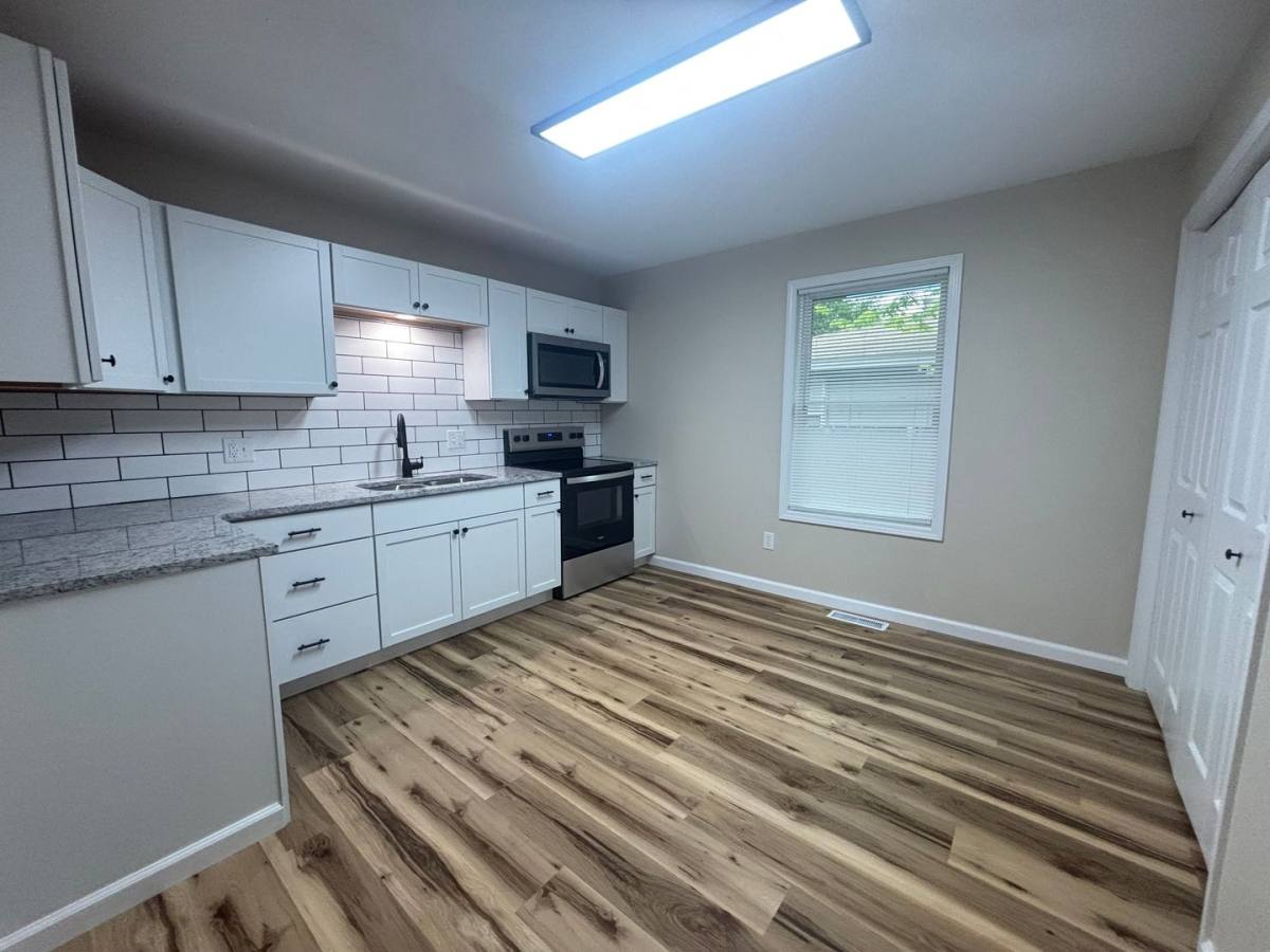 Apartment for rent at 1649 N Patterson Ave, Springfield, MO 65803