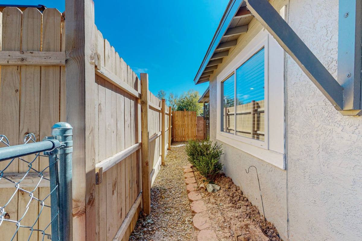 Apartment for rent at 2830 Floral Rd NW, Albuquerque, NM 87104