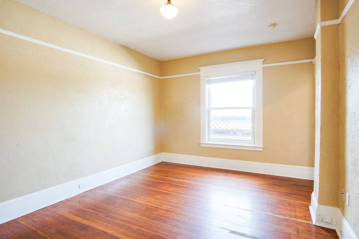 Apartment for rent at 1008 N Killingsworth St, Portland, OR 97217