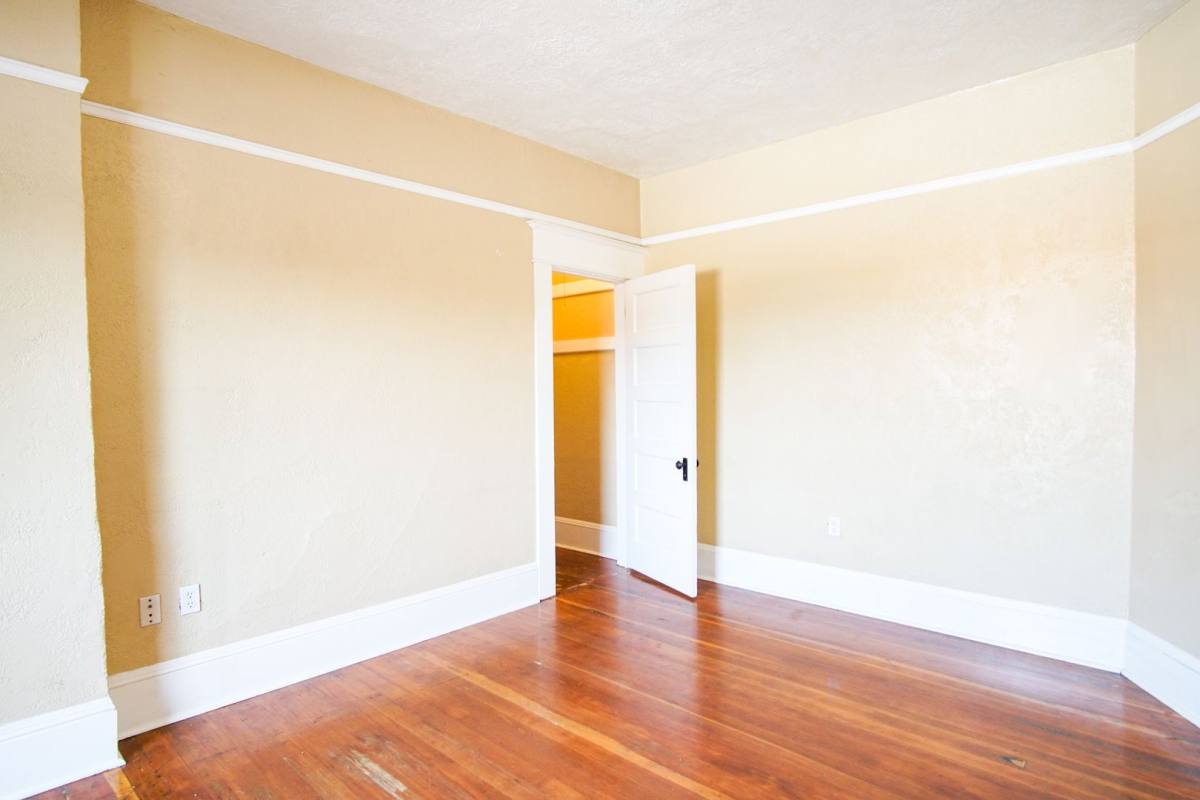 Apartment for rent at 1008 N Killingsworth St, Portland, OR 97217