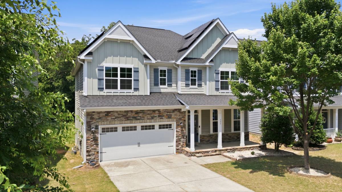 House for rent at 304 Atwood Dr, Holly Springs, NC 27540
