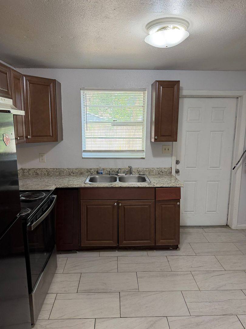 Apartment for rent at 8105 N Klondyke St, Tampa, FL 33604