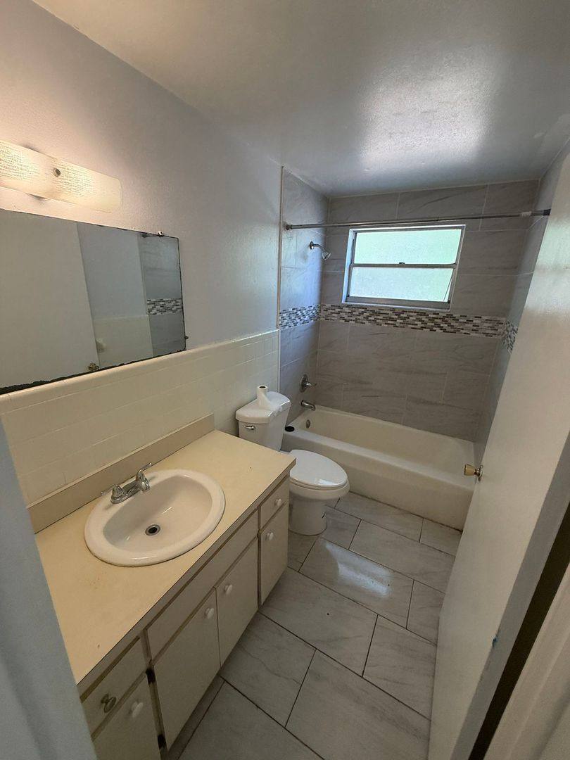 Apartment for rent at 8105 N Klondyke St, Tampa, FL 33604