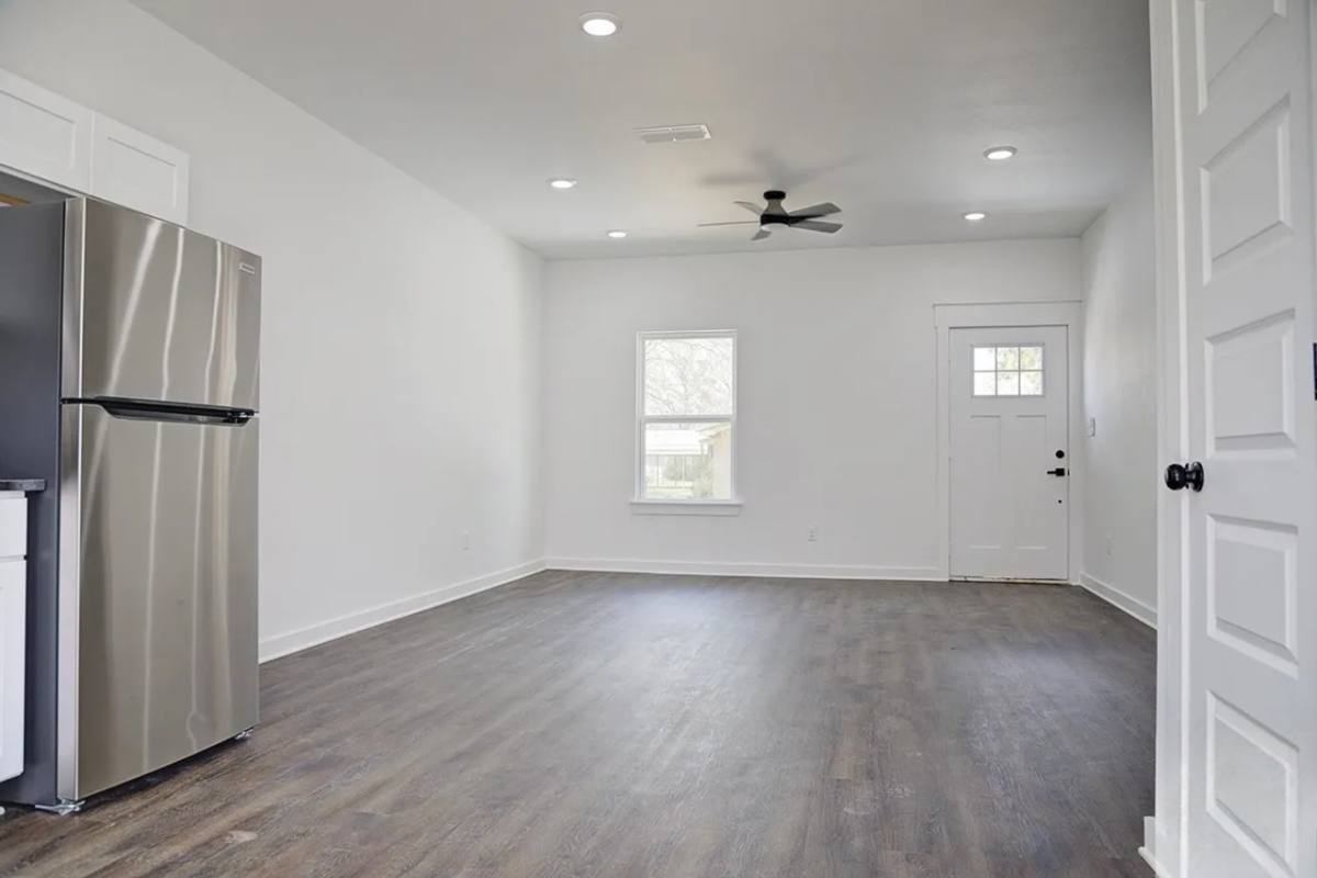 Apartment for rent at 124 SW Blanche, De Kalb, TX 75559