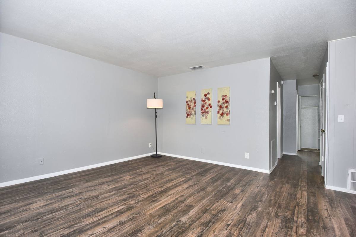 Summerstone Duplexes, 1801 S 132nd E Place, Tulsa, OK 74108 - Townhouse for Rent - Image 2