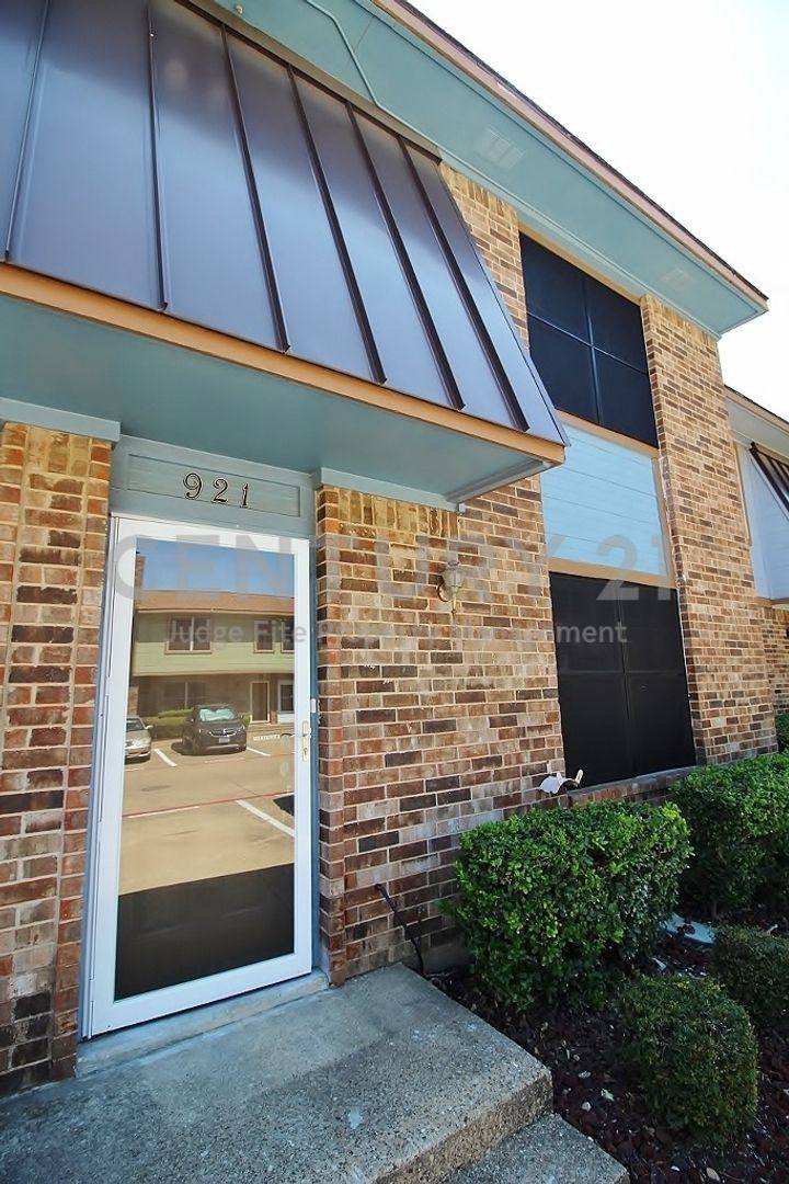 Townhouse for rent at 921 Cedar Terrace, Cedar Hill, TX 75104