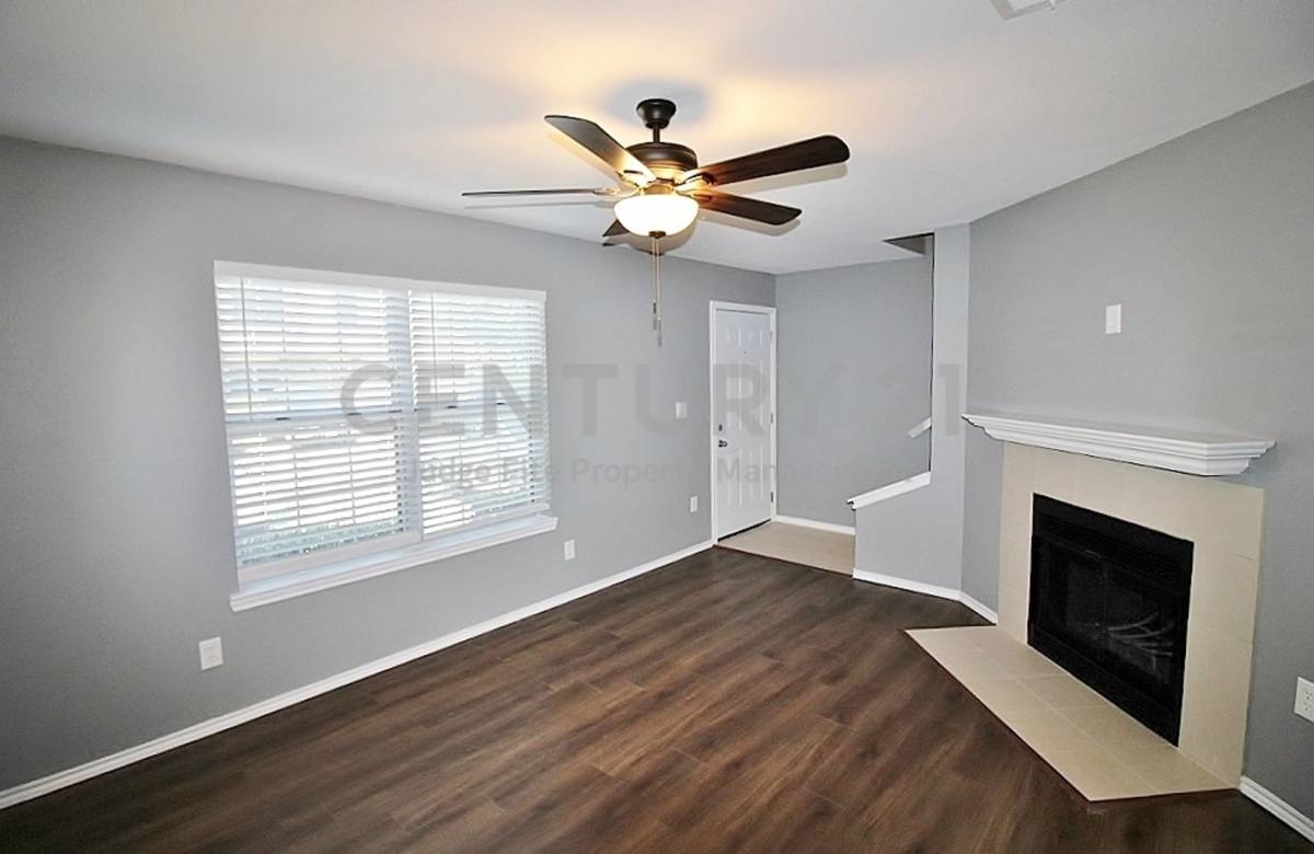 Townhouse for rent at 921 Cedar Terrace, Cedar Hill, TX 75104