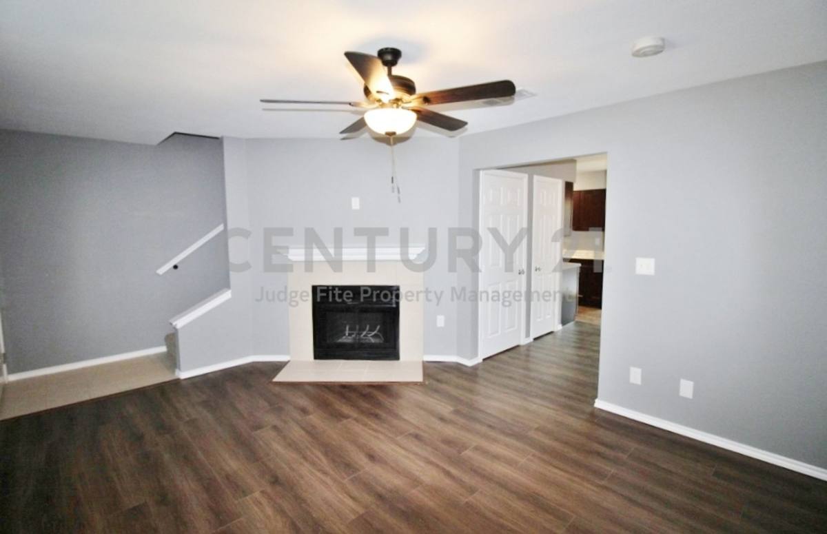 Townhouse for rent at 921 Cedar Terrace, Cedar Hill, TX 75104