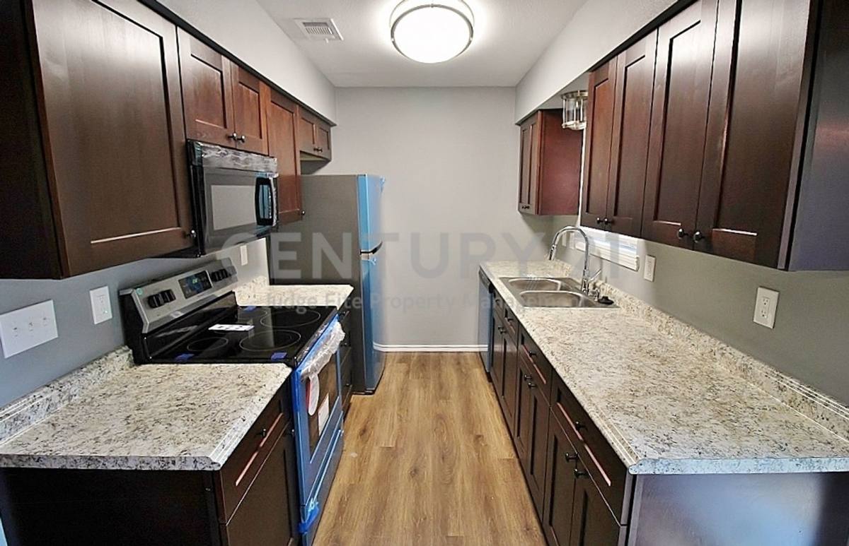 Townhouse for rent at 921 Cedar Terrace, Cedar Hill, TX 75104