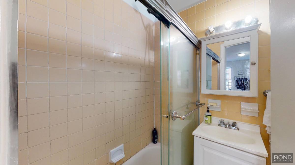 Apartment for rent at 1293 First Ave #7, New York, NY 10021
