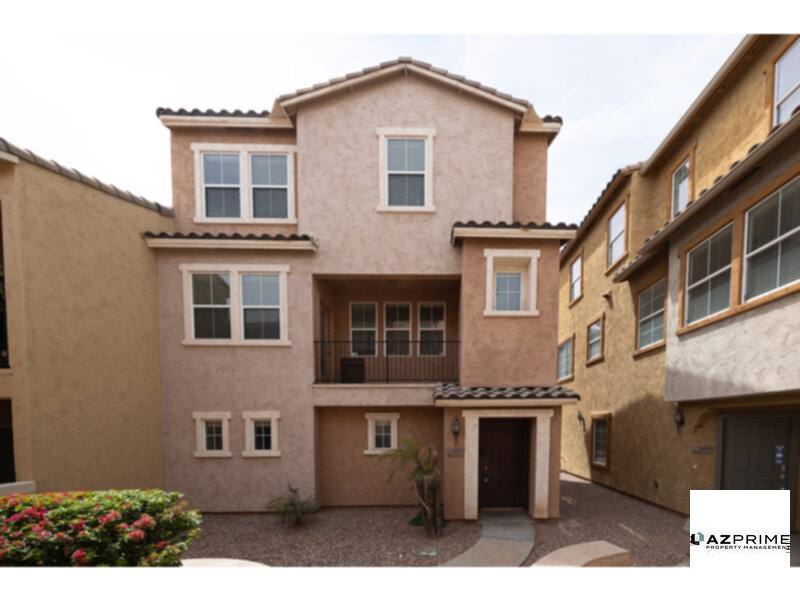 Townhouse for rent at 2032 N 78th Glen, Phoenix, AZ 85035