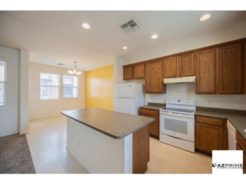 Townhouse for rent at 2032 N 78th Glen, Phoenix, AZ 85035