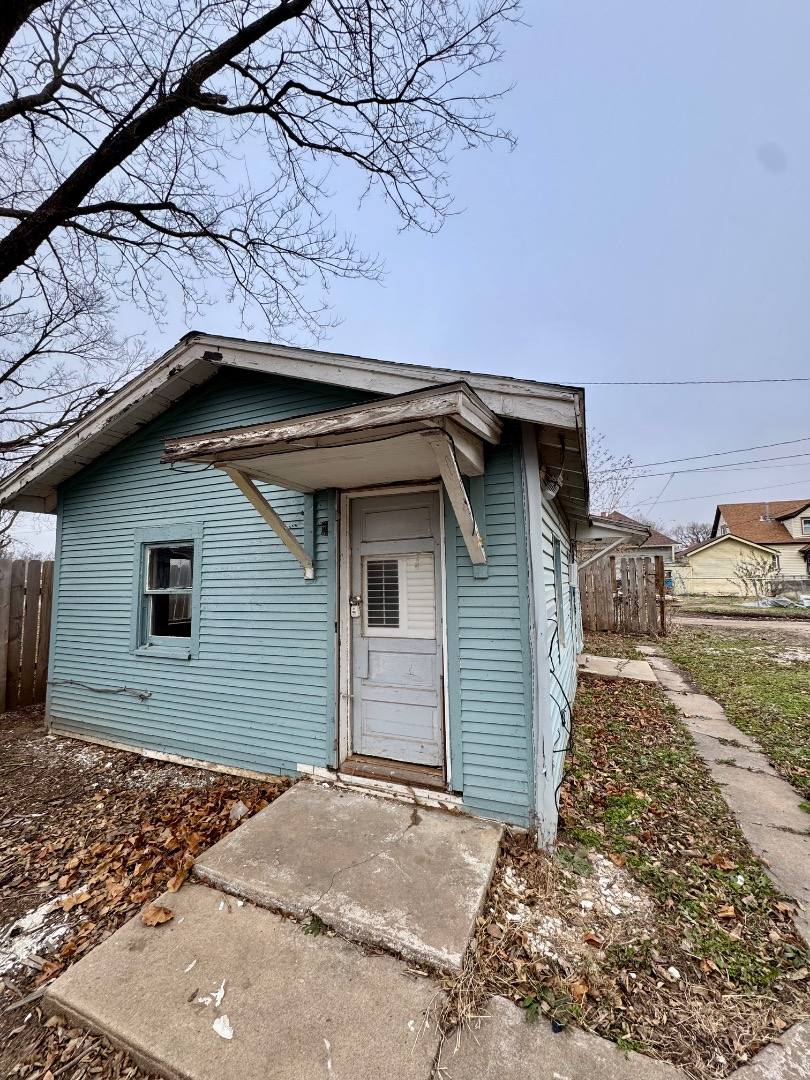 House for rent at 728 1 2 E 6th Ave, Hutchinson, KS 67501