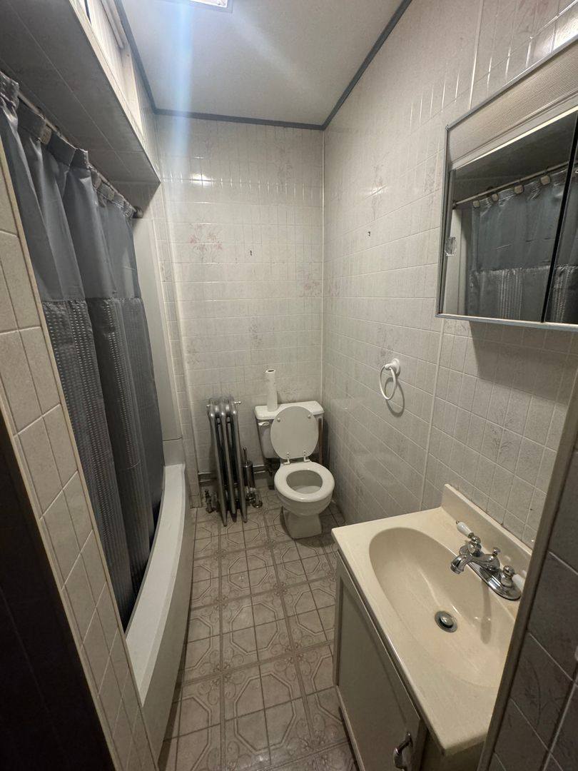 Apartment for rent at 390-392 Locust, Amsterdam, NY 12010