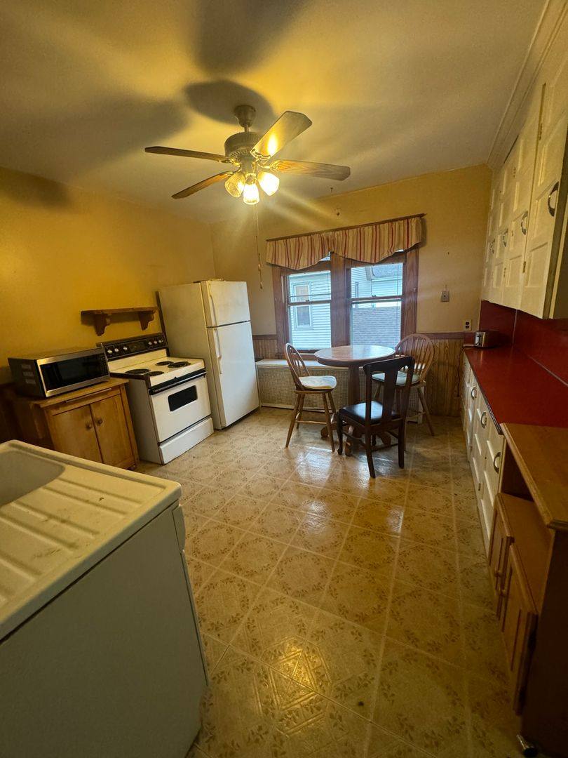 Apartment for rent at 390-392 Locust, Amsterdam, NY 12010