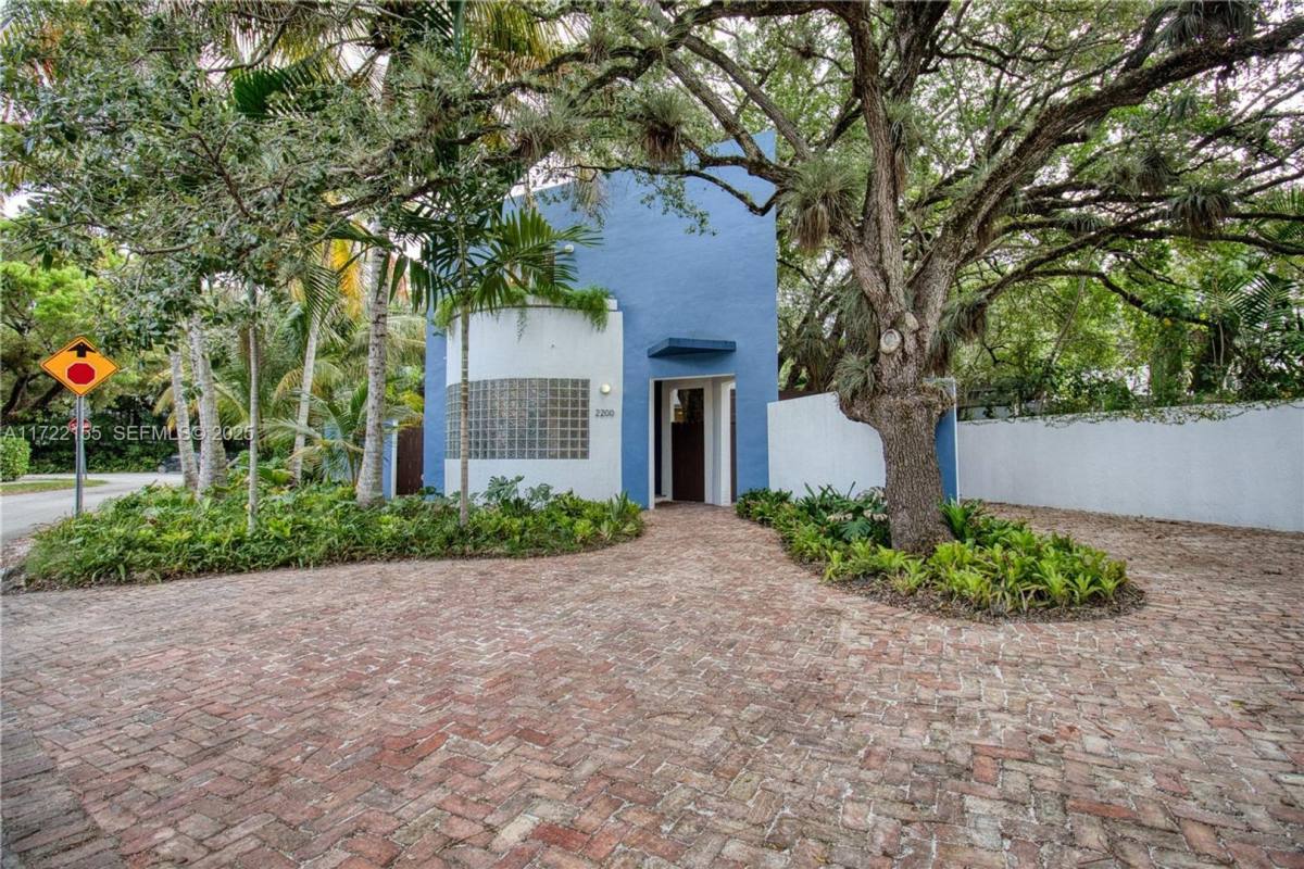 House for rent at 2200 Lincoln Ave, Miami, FL 33133
