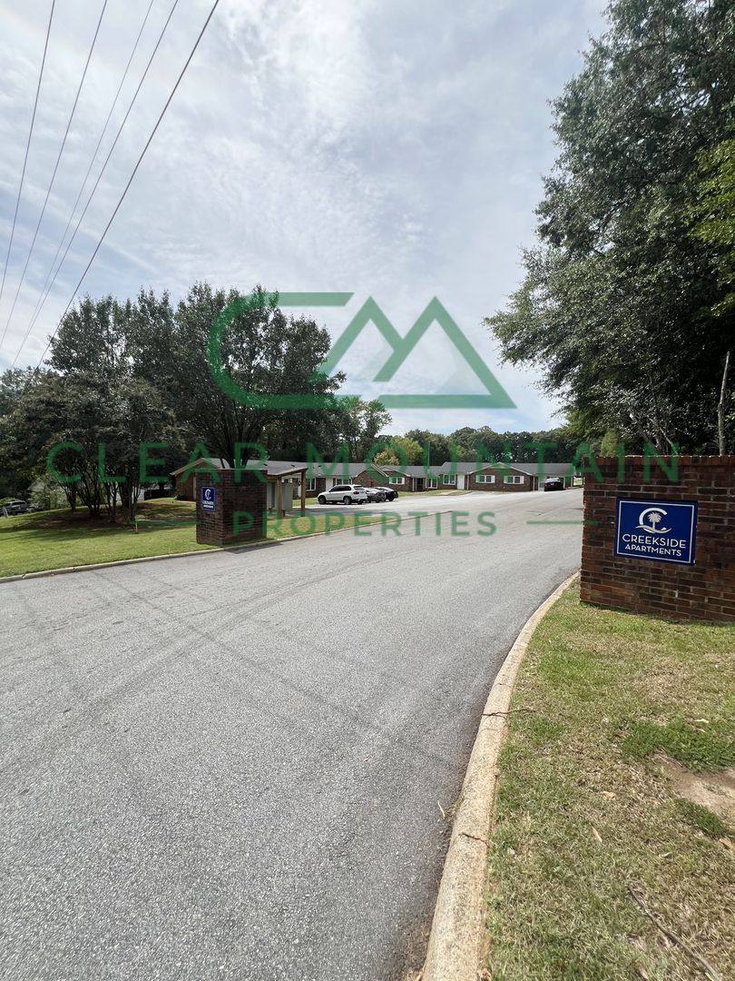 Apartment for rent at 300 Brook Glenn Rd, Taylors, SC 29687