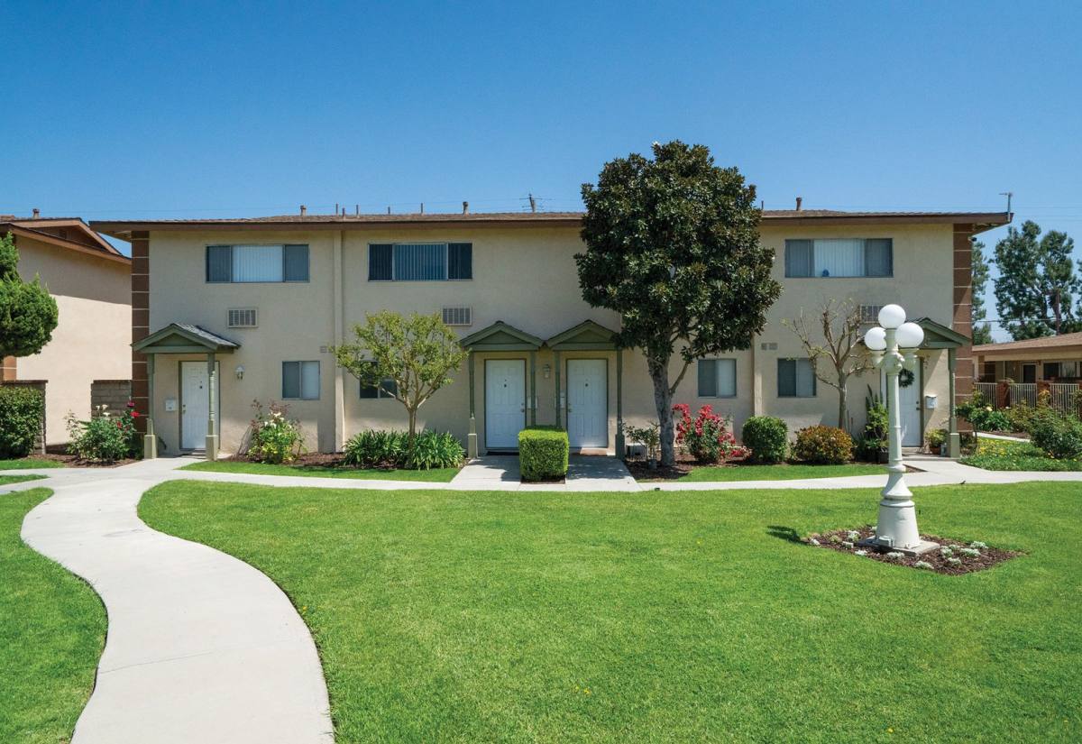 Townhouse for rent at 1670 W Broadway - 6C, Anaheim, CA 92802