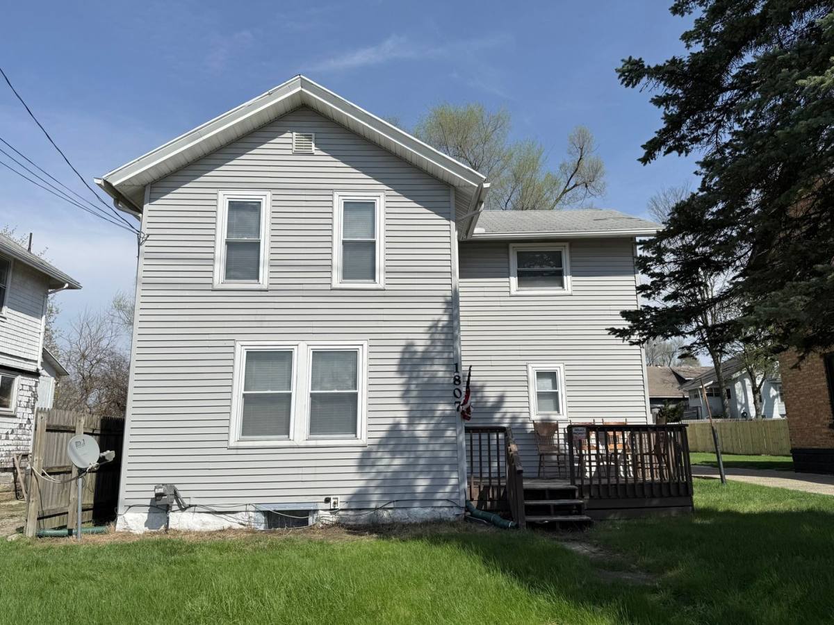 House for rent at 1807 Martin Luther King Jr Dr, Jackson, MI 49203