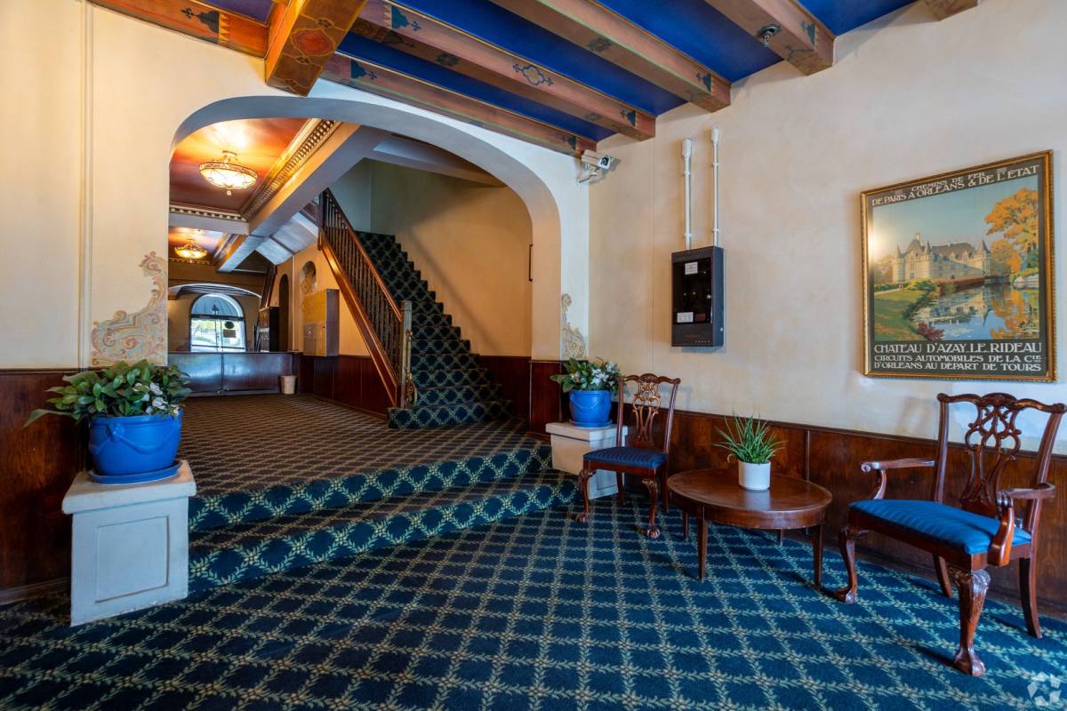 Apartment for rent at 900 S Serrano Ave, Los Angeles, CA 90006