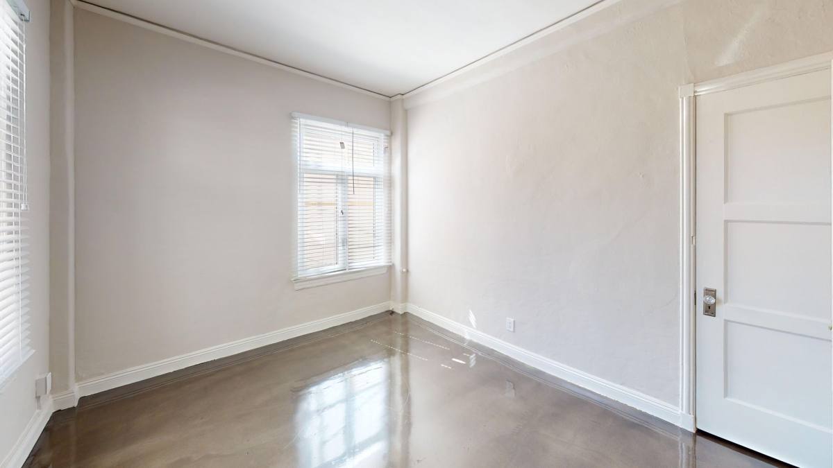Apartment for rent at 900 S Serrano Ave, Los Angeles, CA 90006