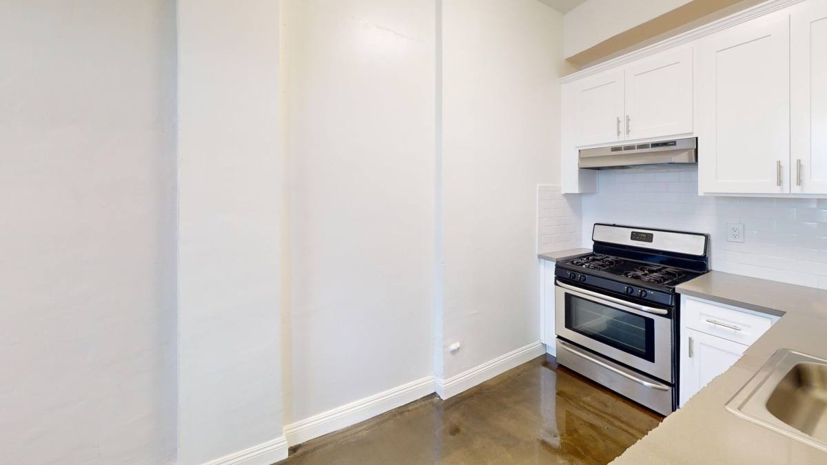 Apartment for rent at 900 S Serrano Ave, Los Angeles, CA 90006