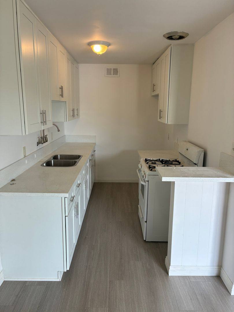 Apartment for rent at 10519 Arrington Ave, Downey, CA 90241