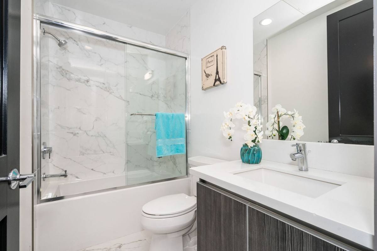 Townhouse for rent at 644 N Hobart Blvd, Los Angeles, CA 90004