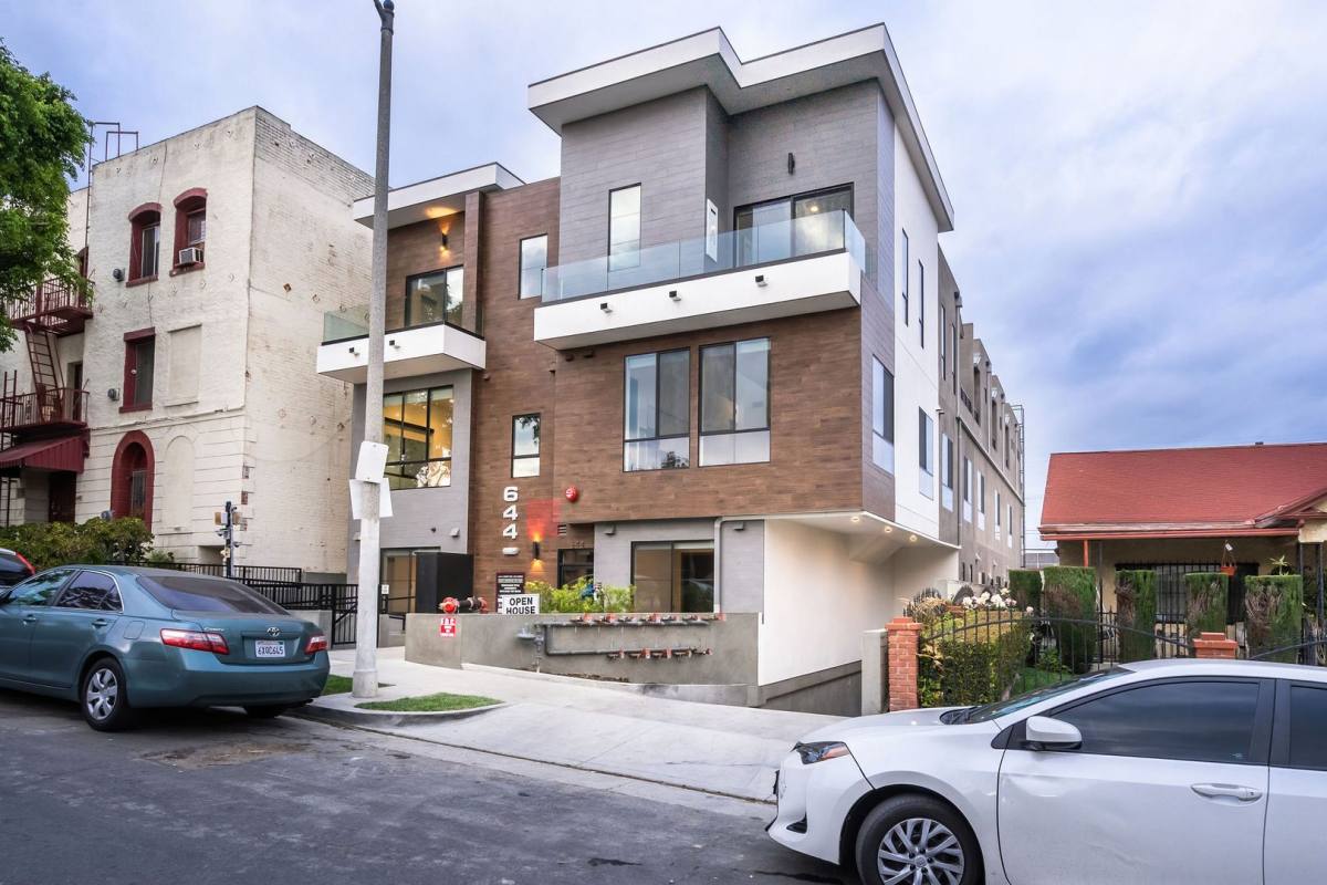 Townhouse for rent at 644 N Hobart Blvd, Los Angeles, CA 90004