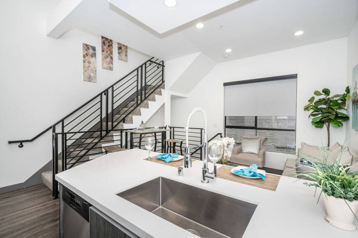 Townhouse for rent at 644 N Hobart Blvd, Los Angeles, CA 90004