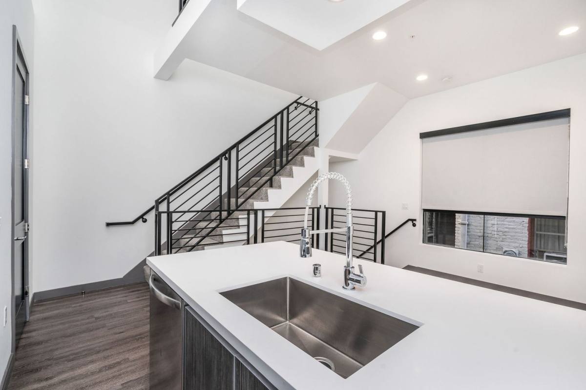 Townhouse for rent at 644 N Hobart Blvd, Los Angeles, CA 90004