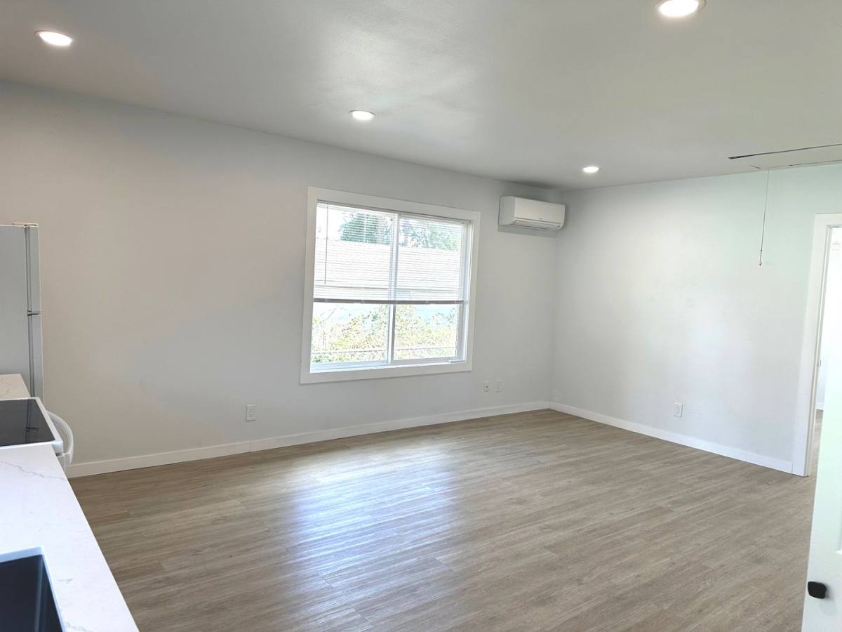 Apartment for rent at 2401 NE 27th St, Renton, WA 98056