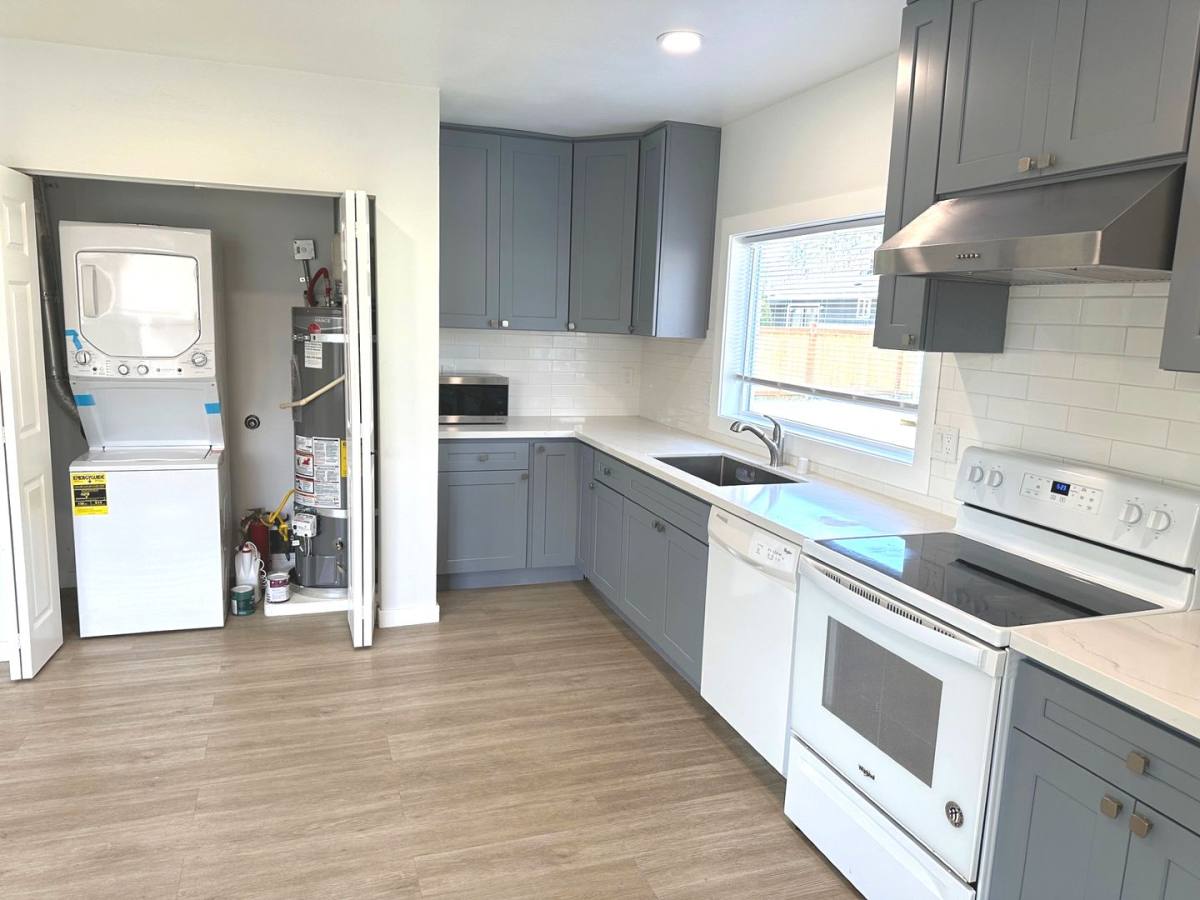 Apartment for rent at 2401 NE 27th St, Renton, WA 98056