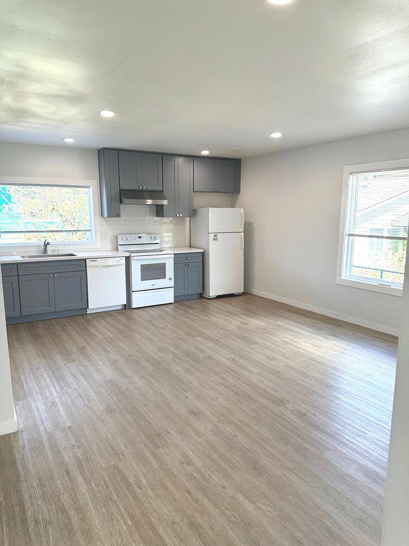 Apartment for rent at 2401 NE 27th St, Renton, WA 98056