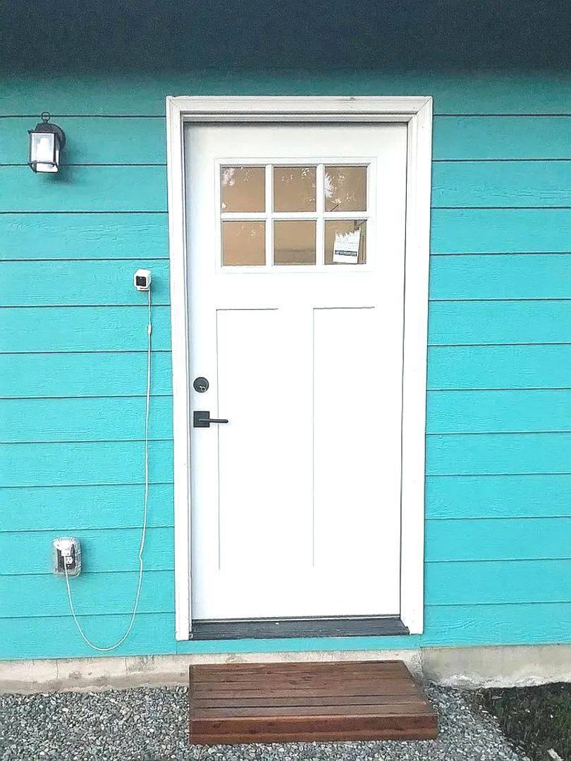 Apartment for rent at 2401 NE 27th St, Renton, WA 98056