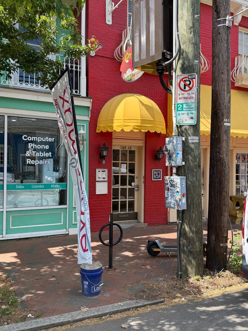 Apartment for rent at 1309 W Main St, Richmond, VA 23220