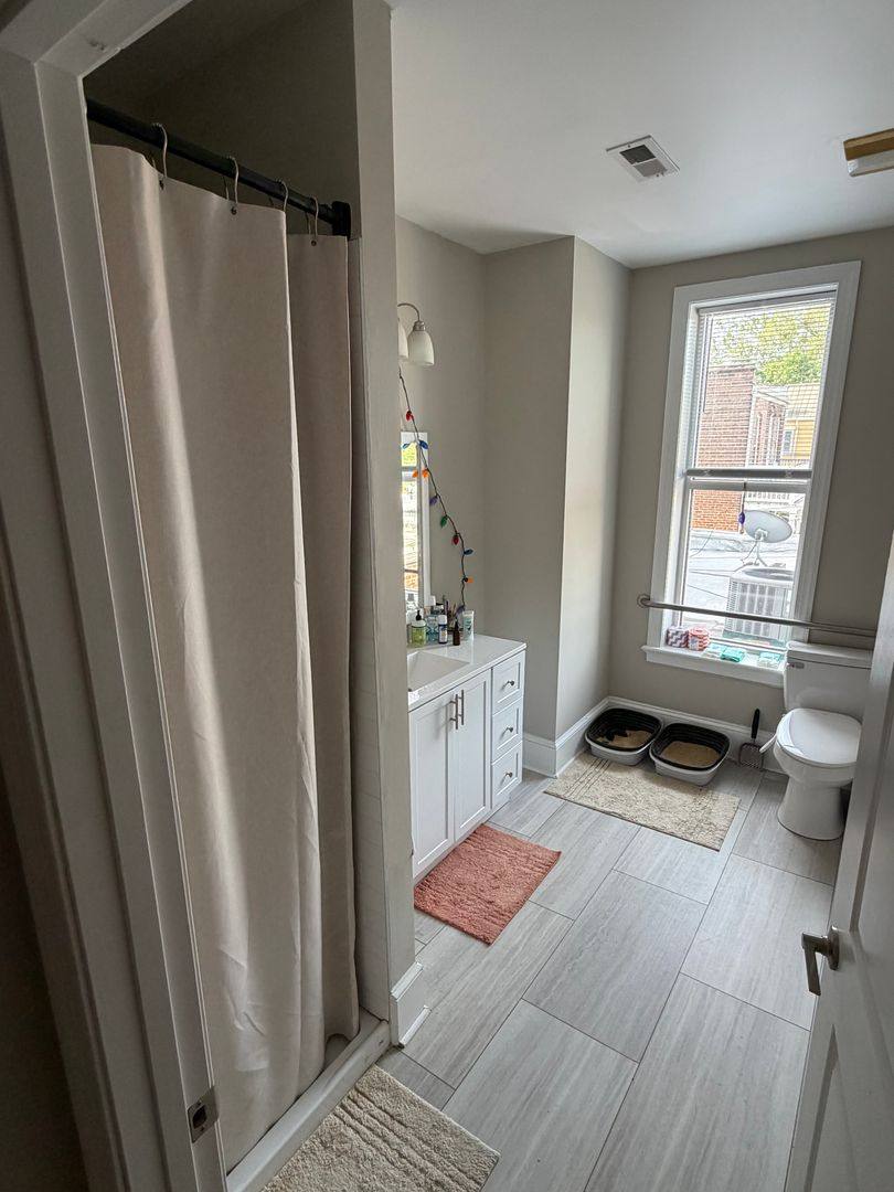 Apartment for rent at 1309 W Main St, Richmond, VA 23220