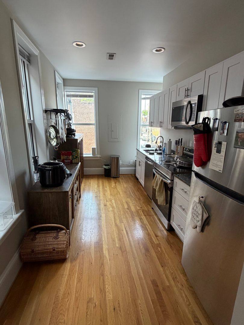 Apartment for rent at 1309 W Main St, Richmond, VA 23220