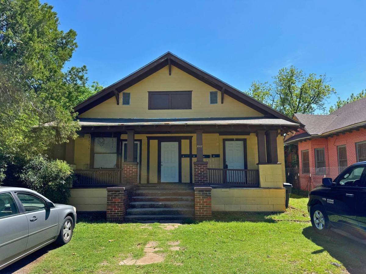 Apartment for rent at 2007 10th St, Wichita Falls, TX 76301