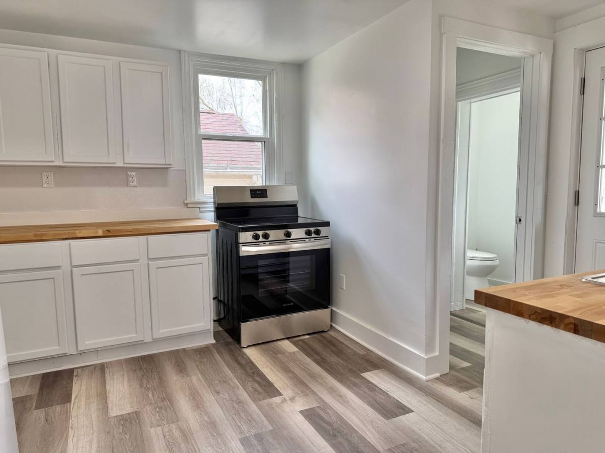 Apartment for rent at 1701 E Ganson St, Jackson, MI 49202