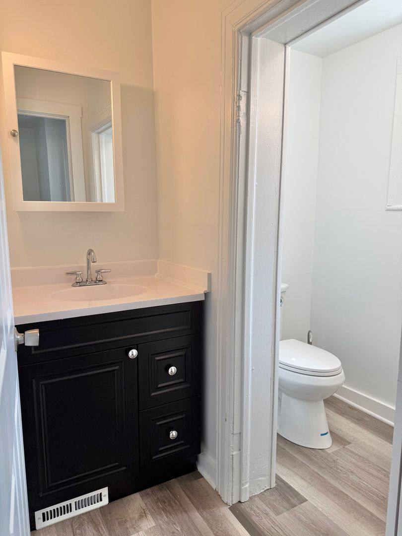 Apartment for rent at 1701 E Ganson St, Jackson, MI 49202
