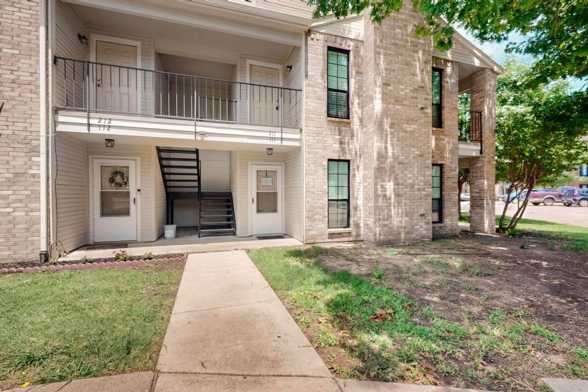 House for rent at 5806 Marvin Loving Dr, Garland, TX 75043