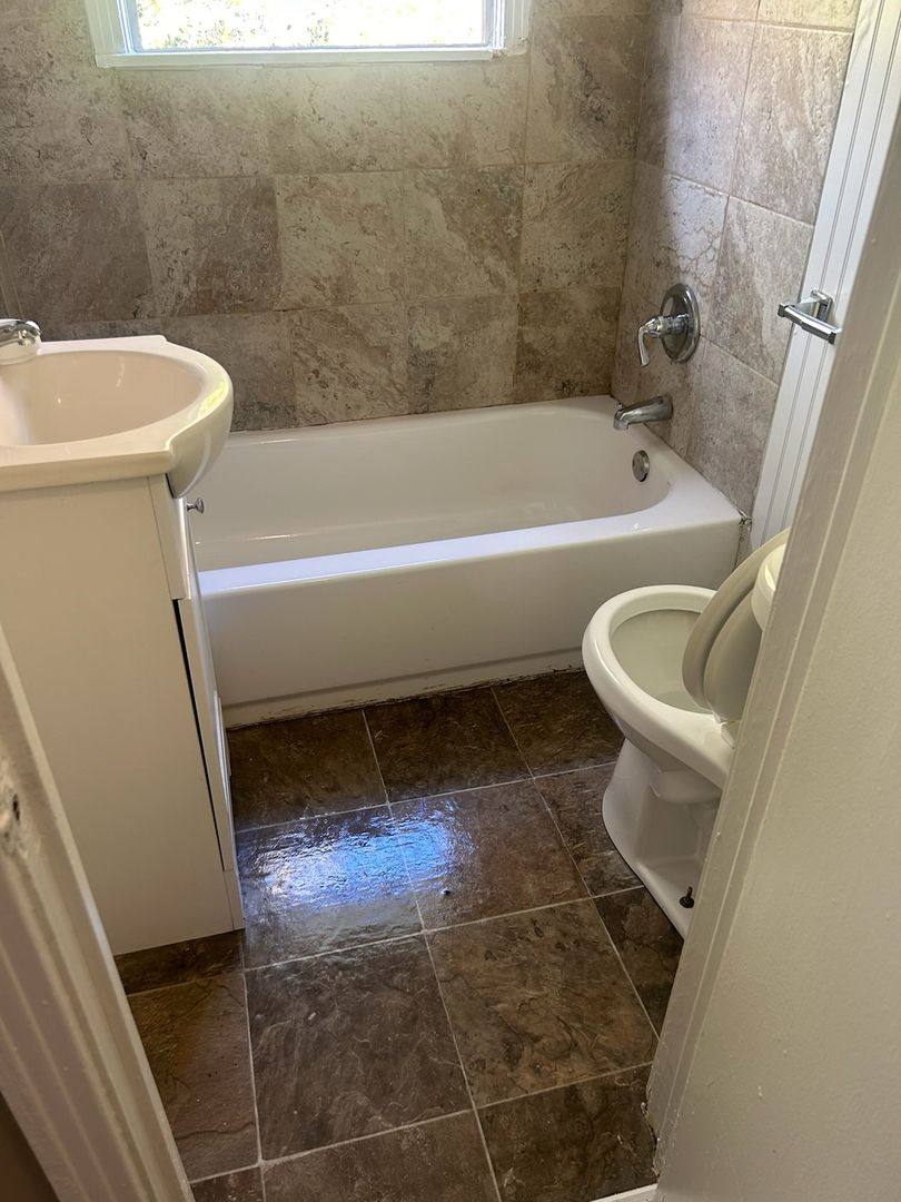 Apartment for rent at 1121 1 2 N Bishop Ave, Dallas, TX 75208