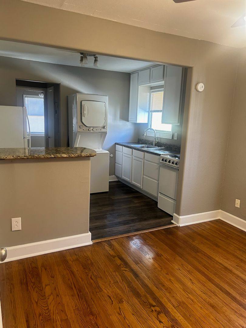 Apartment for rent at 1121 1 2 N Bishop Ave, Dallas, TX 75208