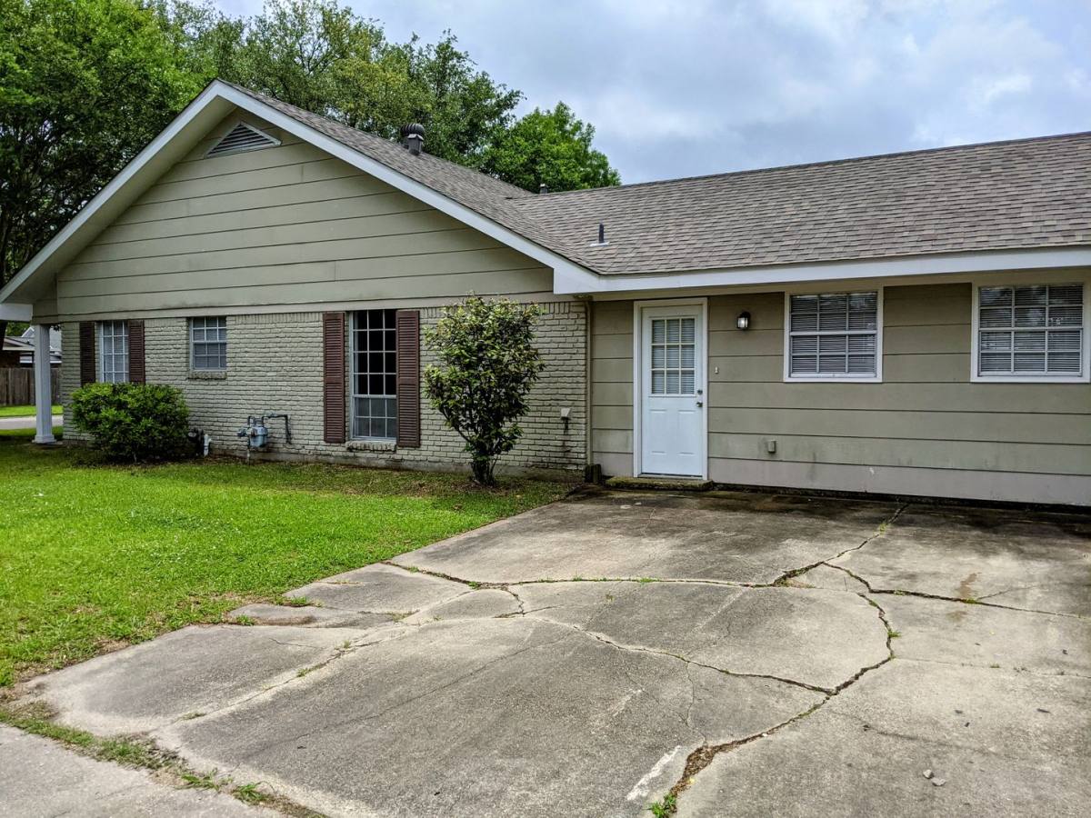 300 Highland Dr, Lafayette, LA 70506 - House for Rent - Image 2
