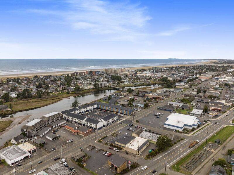Apartment for rent at 916 S Holladay Dr, Seaside, OR 97138