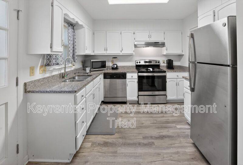 Townhouse for rent at 115 S Mendenhall St, Greensboro, NC 27403