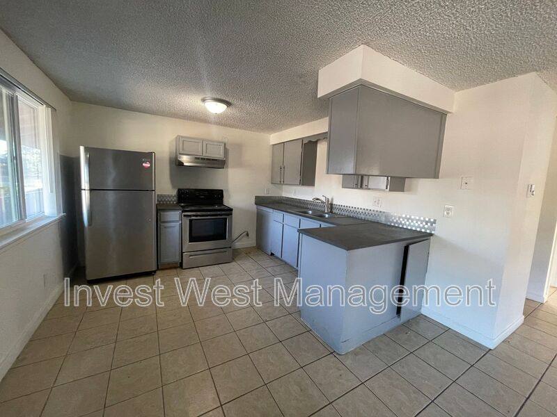 Apartment for rent at 944 33 Avenue-24, Longview, WA 98632