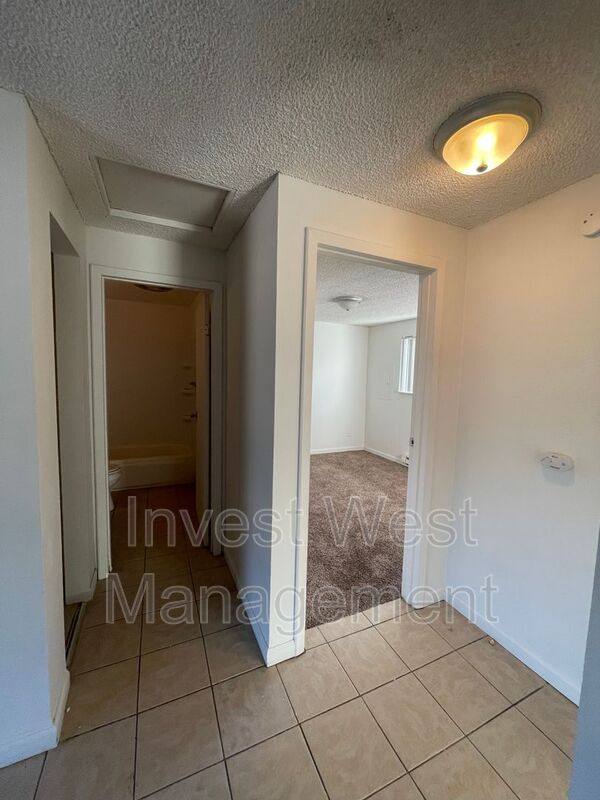 Apartment for rent at 944 33 Avenue-24, Longview, WA 98632