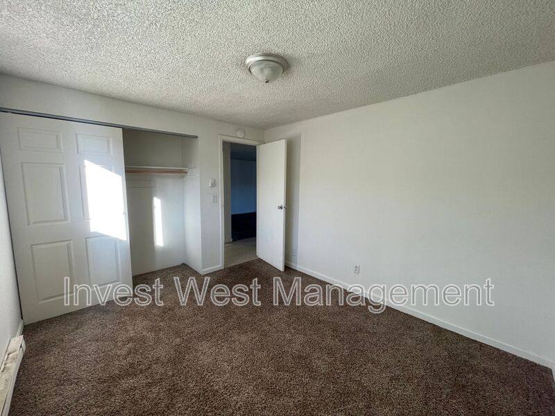 Apartment for rent at 944 33 Avenue-24, Longview, WA 98632